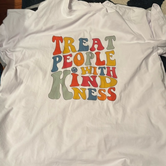4x Treat People with Kindness tee - Picture 1 of 1